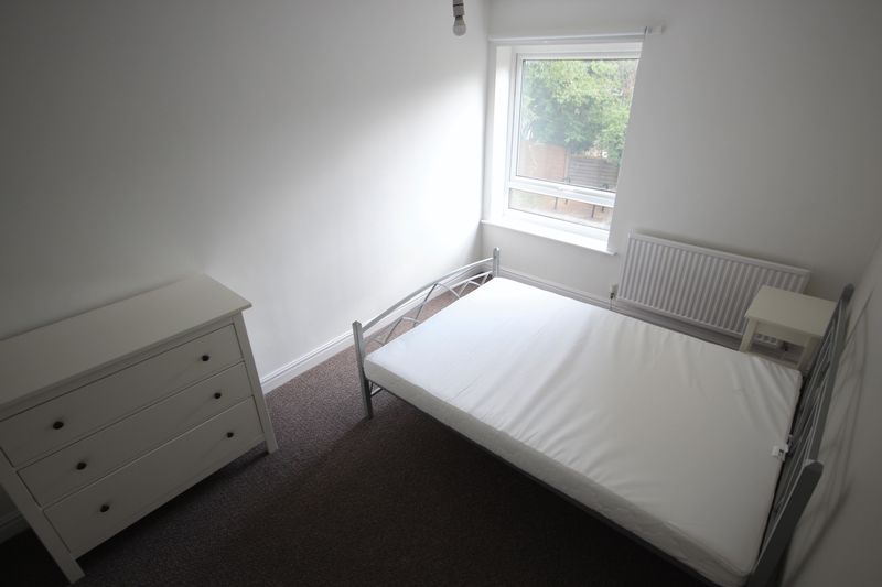 Welton Grove, Hyde Park